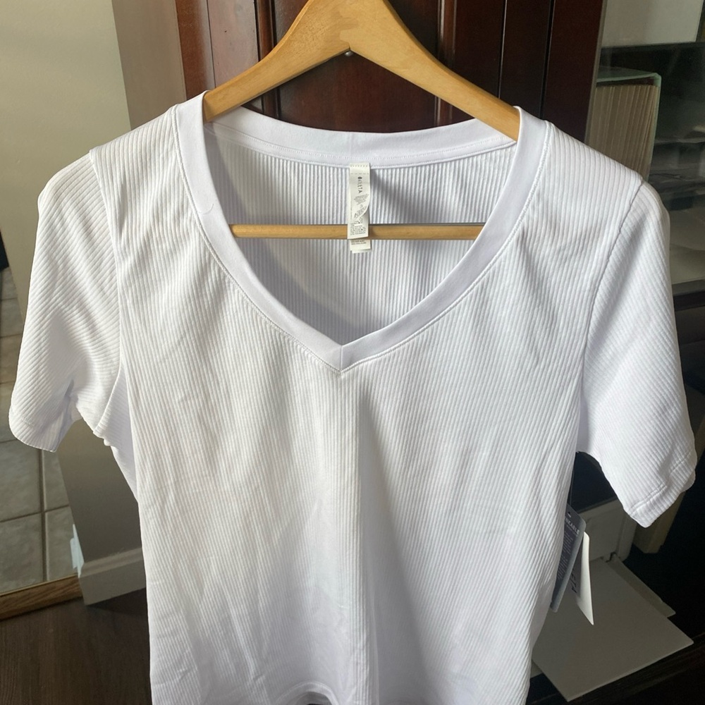 Athleta Renew seamless v-neck tee NEW with Tags XL